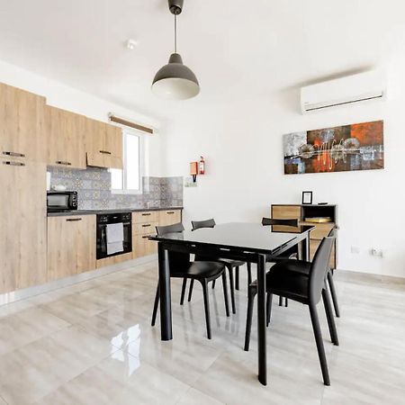 F12 Room 2, Private Room Two Single Beds Privated Bathroom In Shared Flat Мсида Екстериор снимка