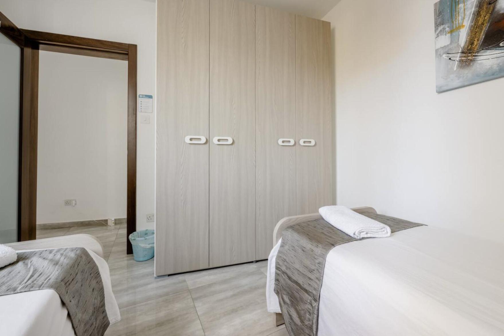 F12 Room 2, Private Room Two Single Beds Privated Bathroom In Shared Flat Мсида Екстериор снимка