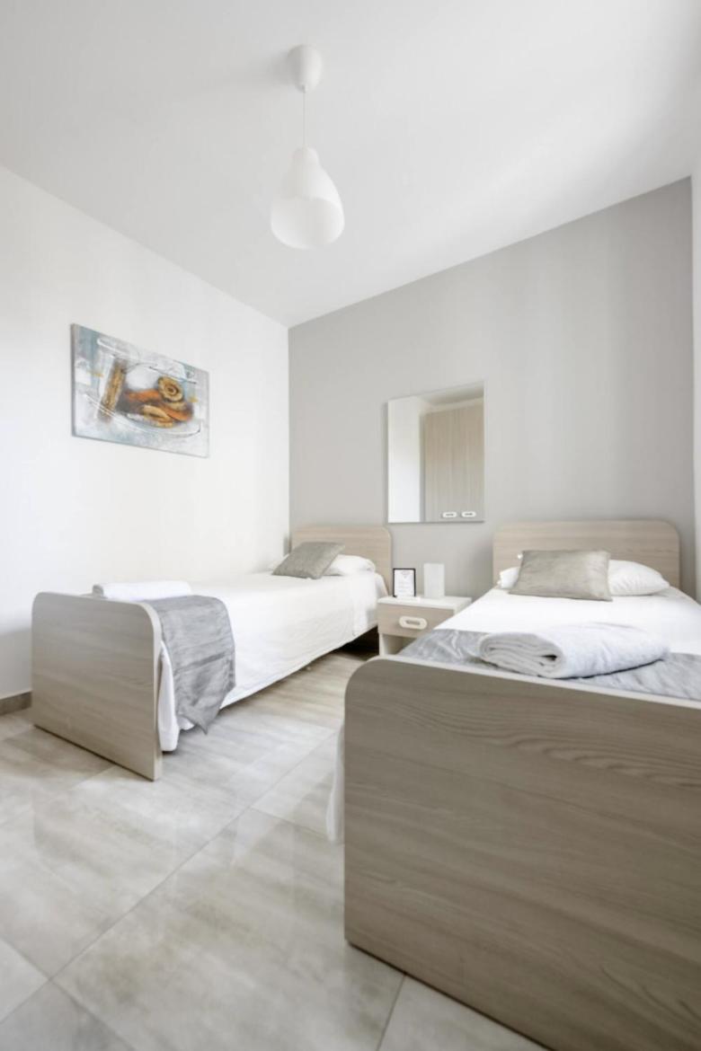 F12 Room 2, Private Room Two Single Beds Privated Bathroom In Shared Flat Мсида Екстериор снимка